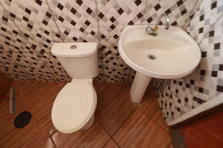Casa para alugar com 70m², 2 quartos e 2 vagasBanheiro suite 