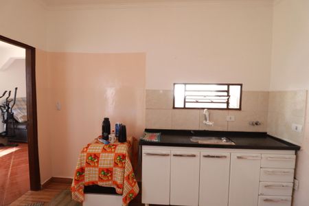 Casa para alugar com 70m², 2 quartos e 2 vagasCozinha 