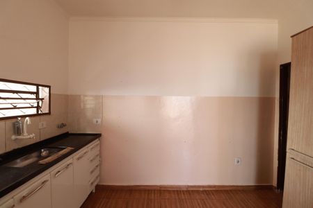 Casa para alugar com 70m², 2 quartos e 2 vagas.cozinha 