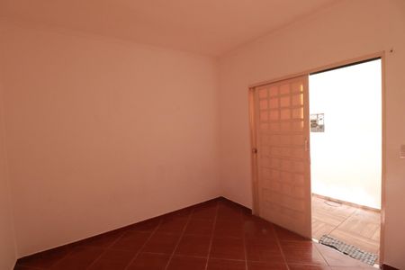 Casa para alugar com 70m², 2 quartos e 2 vagasQuarto 1