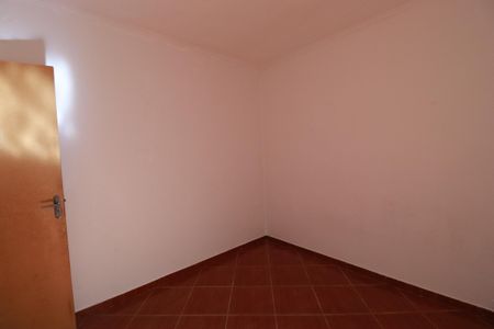 Casa para alugar com 70m², 2 quartos e 2 vagasQuarto 1
