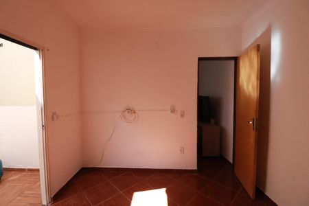 Casa para alugar com 70m², 2 quartos e 2 vagasQuarto 1
