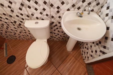 Casa para alugar com 70m², 2 quartos e 2 vagasBanheiro suite 