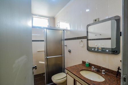 Banheiro Social de casa à venda com 3 quartos, 253m² em Vila Scarpelli, Santo André