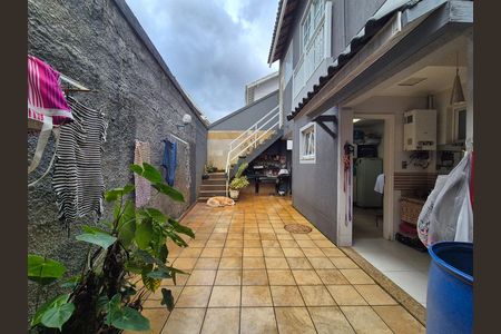 Casa de condomínio à venda com 260m², 4 quartos e 3 vagas
