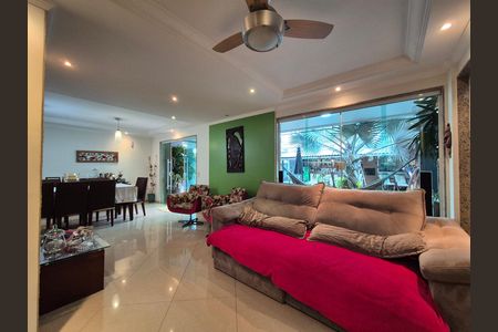 Casa de condomínio à venda com 260m², 4 quartos e 3 vagas