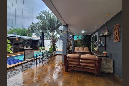 Casa de condomínio à venda com 260m², 4 quartos e 3 vagas
