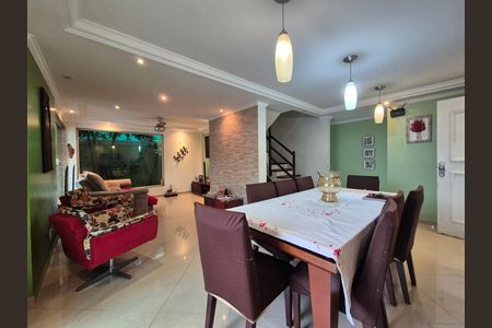 Casa de condomínio à venda com 260m², 4 quartos e 3 vagas