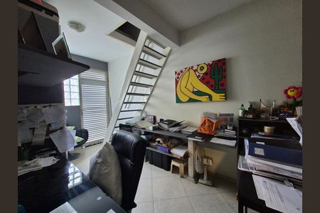 Casa de condomínio à venda com 260m², 4 quartos e 3 vagas