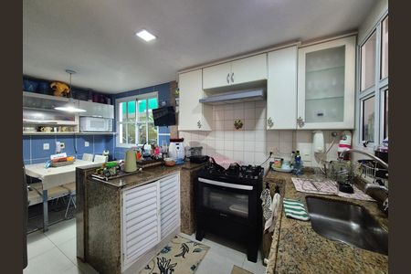 Casa de condomínio à venda com 260m², 4 quartos e 3 vagas