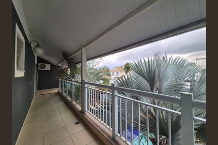 Casa de condomínio à venda com 260m², 4 quartos e 3 vagas