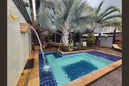 Casa de condomínio à venda com 260m², 4 quartos e 3 vagas