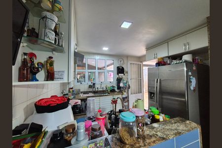 Casa de condomínio à venda com 260m², 4 quartos e 3 vagas