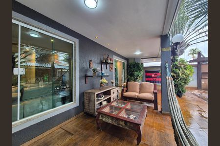 Casa de condomínio à venda com 260m², 4 quartos e 3 vagas