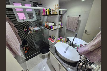 Casa de condomínio à venda com 260m², 4 quartos e 3 vagas