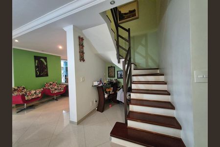 Casa de condomínio à venda com 260m², 4 quartos e 3 vagas