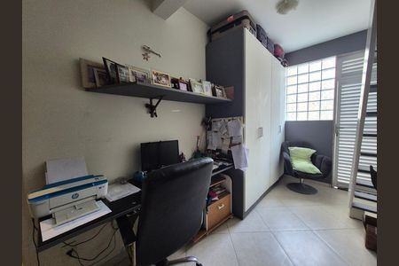 Casa de condomínio à venda com 260m², 4 quartos e 3 vagas