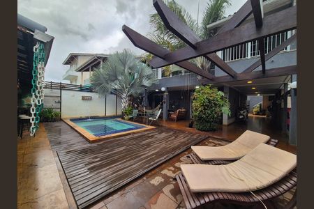 Casa de condomínio à venda com 260m², 4 quartos e 3 vagas