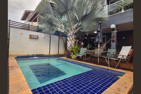 Casa de condomínio à venda com 260m², 4 quartos e 3 vagas