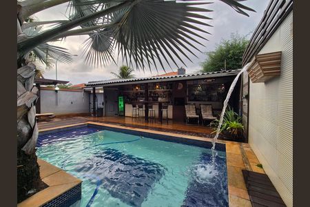 Casa de condomínio à venda com 260m², 4 quartos e 3 vagas