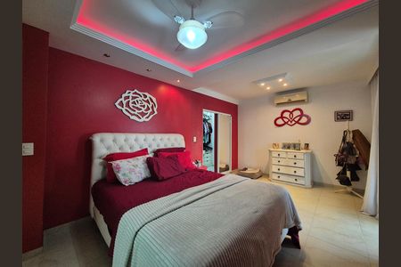 Casa de condomínio à venda com 260m², 4 quartos e 3 vagas