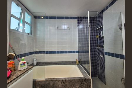 Casa de condomínio à venda com 260m², 4 quartos e 3 vagas