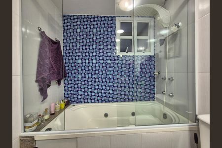 Casa de condomínio à venda com 260m², 4 quartos e 3 vagas