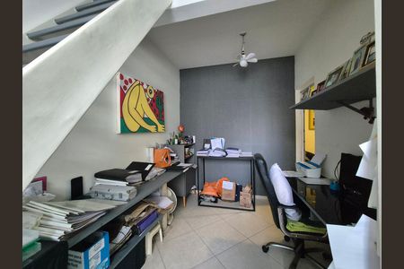 Casa de condomínio à venda com 260m², 4 quartos e 3 vagas