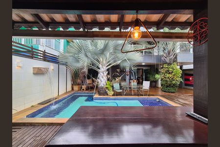 Casa de condomínio à venda com 260m², 4 quartos e 3 vagas