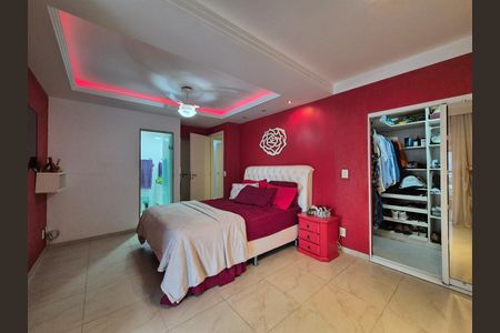 Casa de condomínio à venda com 260m², 4 quartos e 3 vagas