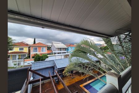 Casa de condomínio à venda com 260m², 4 quartos e 3 vagas