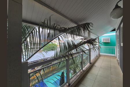Casa de condomínio à venda com 260m², 4 quartos e 3 vagas