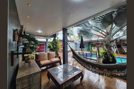 Casa de condomínio à venda com 260m², 4 quartos e 3 vagas