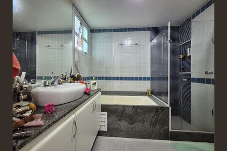 Casa de condomínio à venda com 260m², 4 quartos e 3 vagas