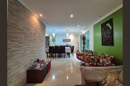 Casa de condomínio à venda com 260m², 4 quartos e 3 vagas