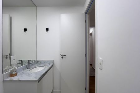 Apartamento à venda com 65m², 2 quartos e 1 vaga Apartamento à venda com 65m², 2 quartos e 1 vagaBanheiro do quarto 1