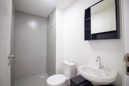Apartamento para alugar com 38m², 2 quartos e sem vaga Apartamento para alugar com 38m², 2 quartos e sem vagaBanheiro