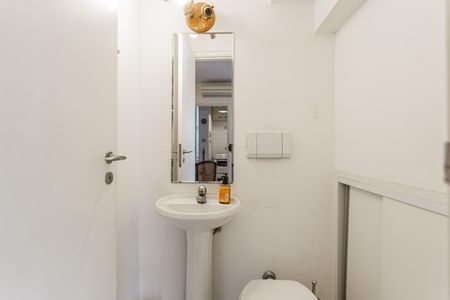 Lavabo de apartamento para alugar com 2 quartos, 75m² em Moema, São Paulo