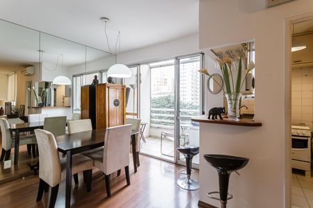 Apartamento para alugar com 75m², 2 quartos e 1 vagaSala