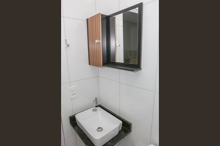 Banheiro de kitnet/studio para alugar com 1 quarto, 20m² em Lapa de Baixo, São Paulo