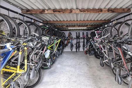 Apartamento à venda com 60m², 3 quartos e 2 vagas Apartamento à venda com 60m², 3 quartos e 2 vagasÁrea comum - Bicicletário