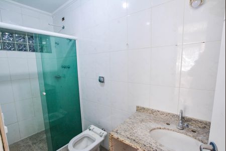Casa para alugar com 350m², 3 quartos e 2 vagas Casa para alugar com 350m², 3 quartos e 2 vagasBanheiro da Suíte 1