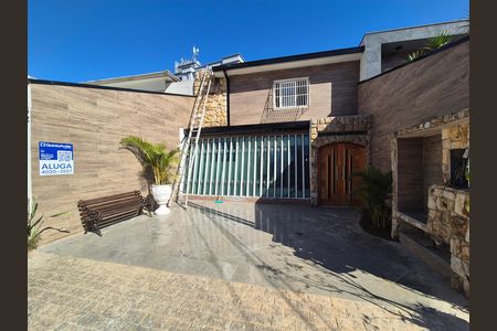 Fachada de casa para alugar com 3 quartos, 350m² em Campestre, Santo André