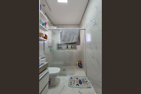 Casa de condomínio à venda com 314m², 4 quartos e 4 vagas Casa de condomínio à venda com 314m², 4 quartos e 4 vagasBanheiro da Suíte