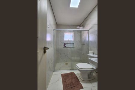 Casa de condomínio à venda com 314m², 4 quartos e 4 vagas Casa de condomínio à venda com 314m², 4 quartos e 4 vagasBanheiro da Suíte