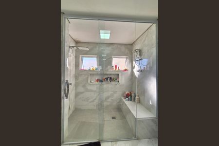Casa de condomínio à venda com 314m², 4 quartos e 4 vagas Casa de condomínio à venda com 314m², 4 quartos e 4 vagasBanheiro da Suíte