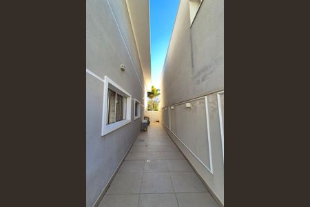 Casa de condomínio à venda com 314m², 4 quartos e 4 vagas Casa de condomínio à venda com 314m², 4 quartos e 4 vagasCorredor