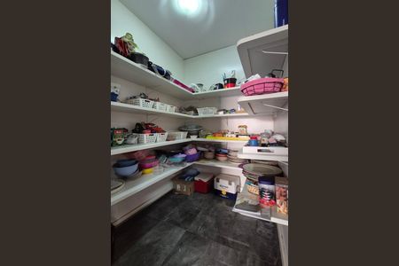 Casa de condomínio à venda com 314m², 4 quartos e 4 vagas Casa de condomínio à venda com 314m², 4 quartos e 4 vagasDespensa