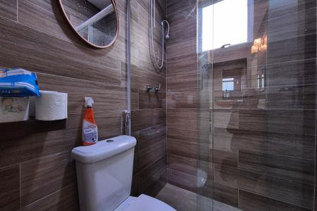 Casa de condomínio à venda com 314m², 4 quartos e 4 vagas Casa de condomínio à venda com 314m², 4 quartos e 4 vagasBanheiro