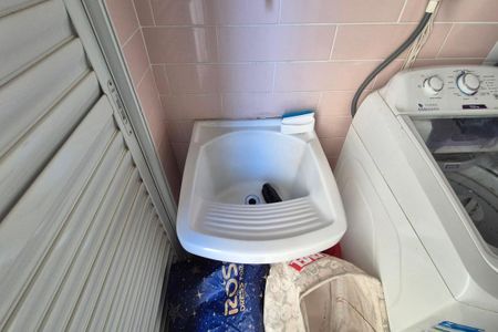 Casa de condomínio à venda com 314m², 4 quartos e 4 vagas Casa de condomínio à venda com 314m², 4 quartos e 4 vagasÁrea de Serviço